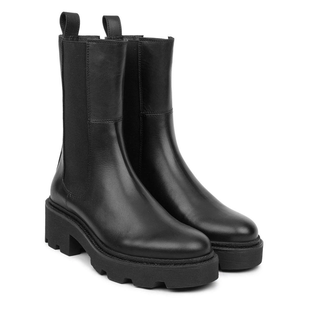 Sobra magas chelsea fekete