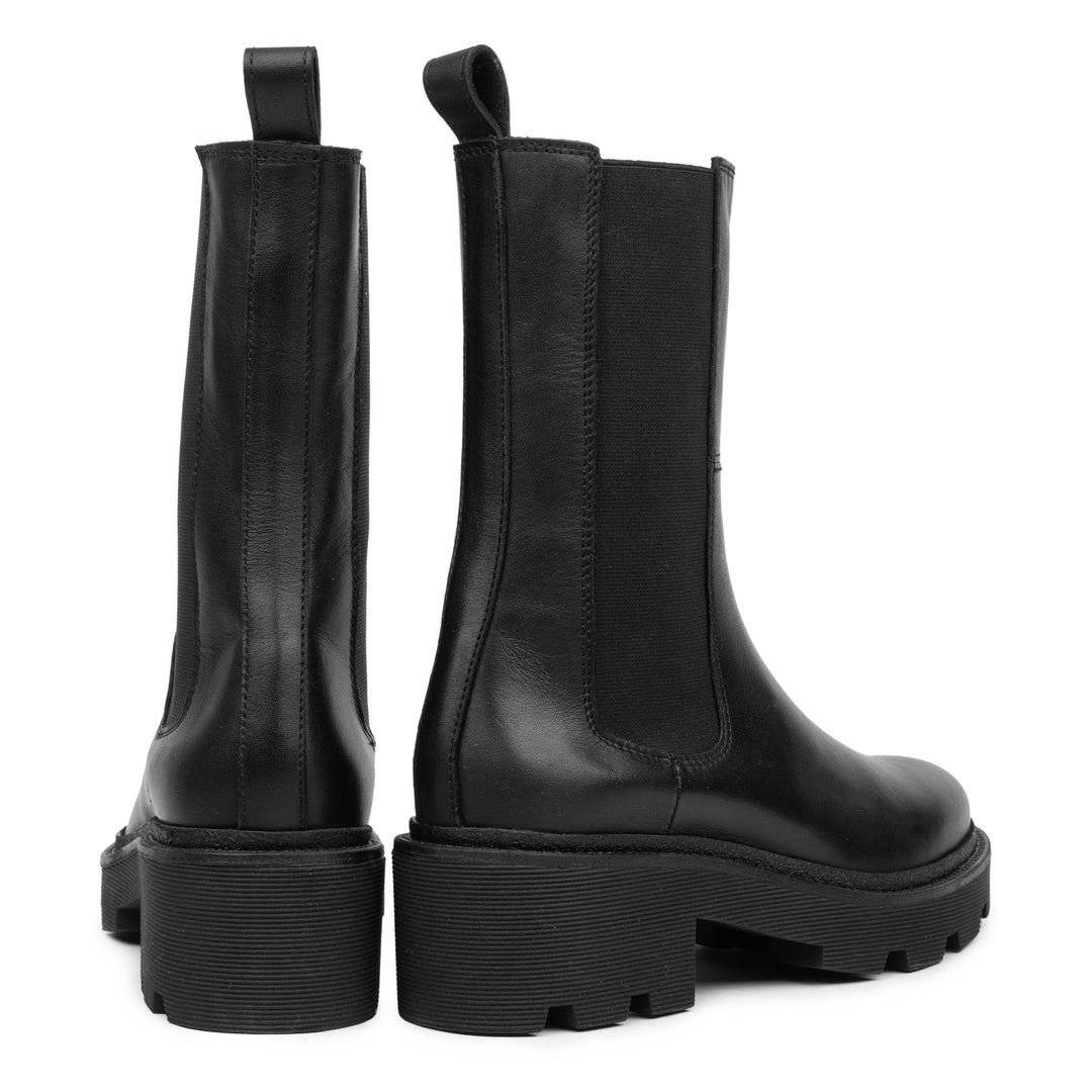 Sobra magas chelsea fekete