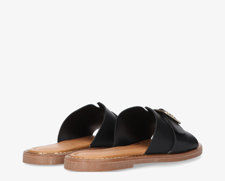 Audrey fekete csatos szandál