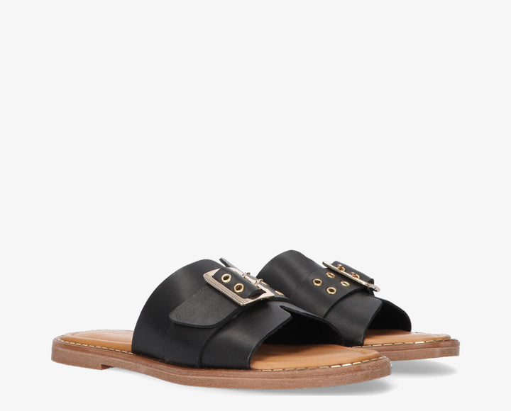 Audrey fekete csatos szandál