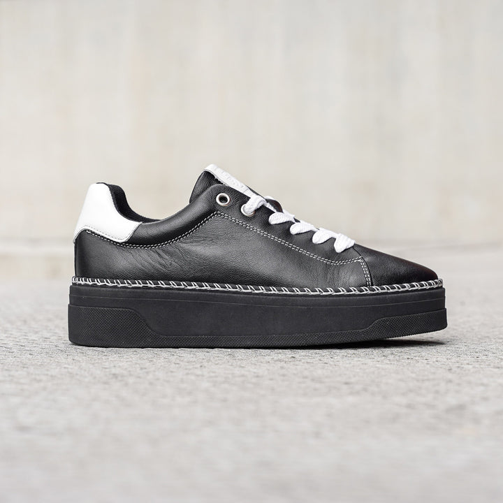 NIN SNEAKER Fekete bőr