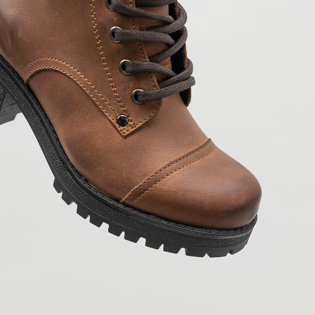 NORA BOKACIPŐ FŰZŐS BŐR Cserezett Bőrből