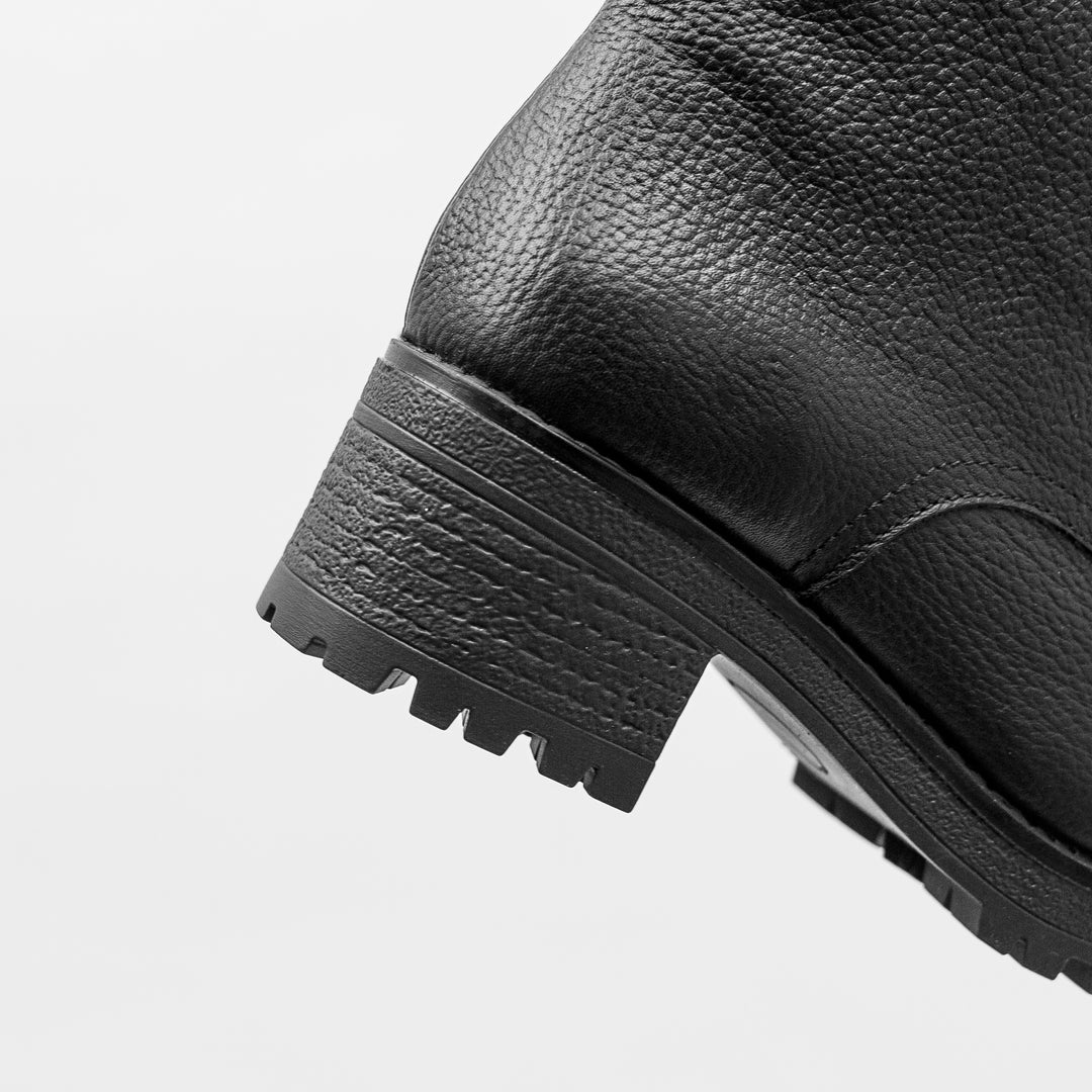 NORA BOKACIPŐ FŰZŐVEL Fekete bőr