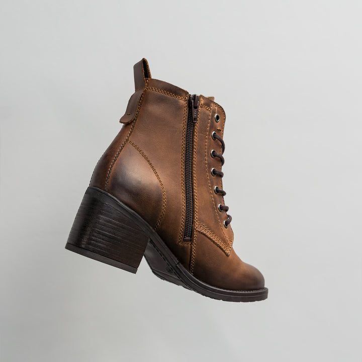 ANNIE ANKLE LACE BOOT Világosbarna viaszolt bőr