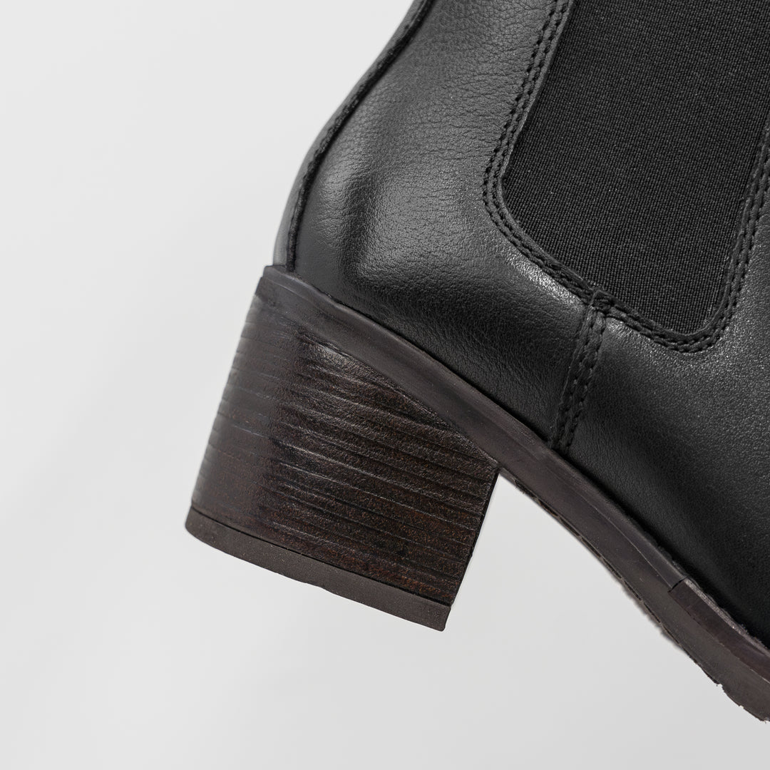 ANNIE CHELSEA Fekete bőr