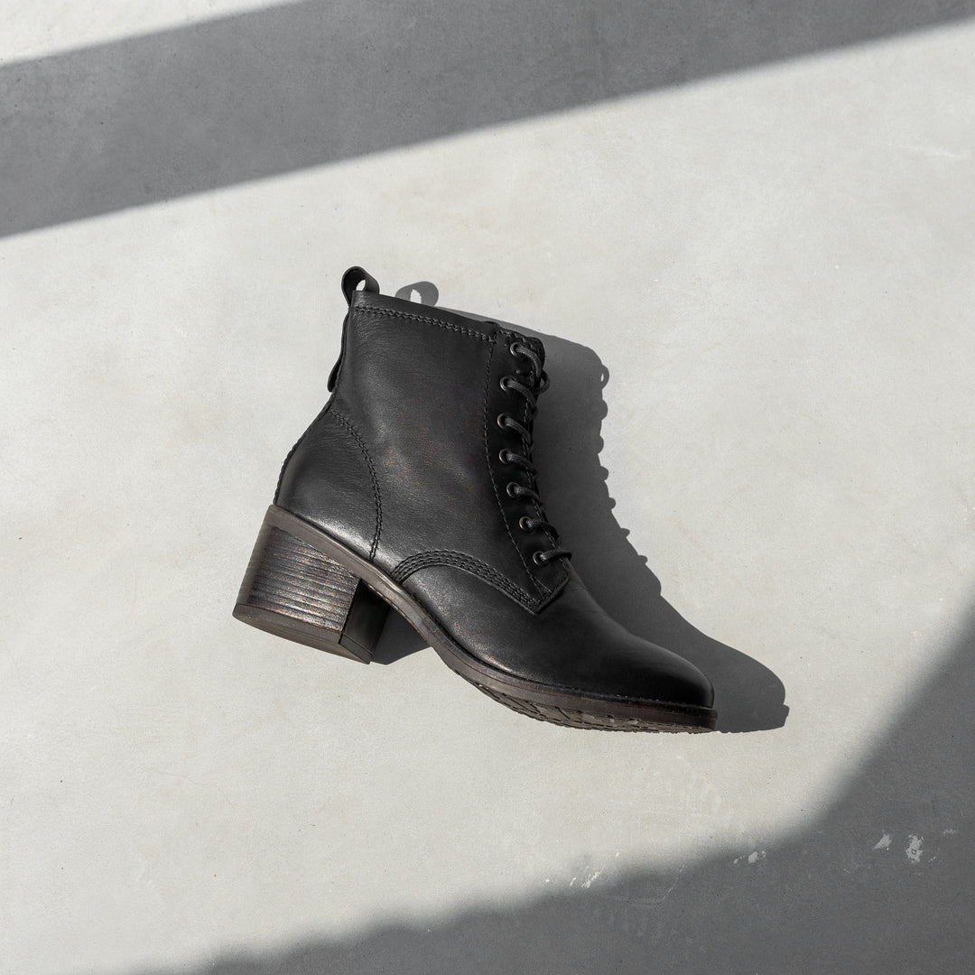 ANNIE ANKLE LACE BOOT Fekete Valódi Bőr