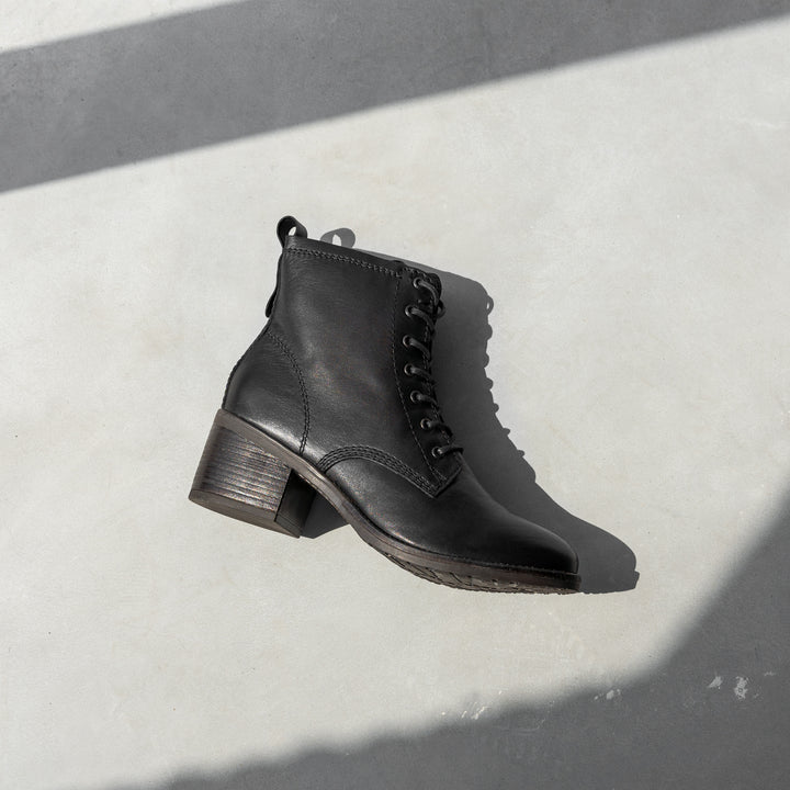 ANNIE ANKLE LACE BOOT Fekete Valódi Bőr