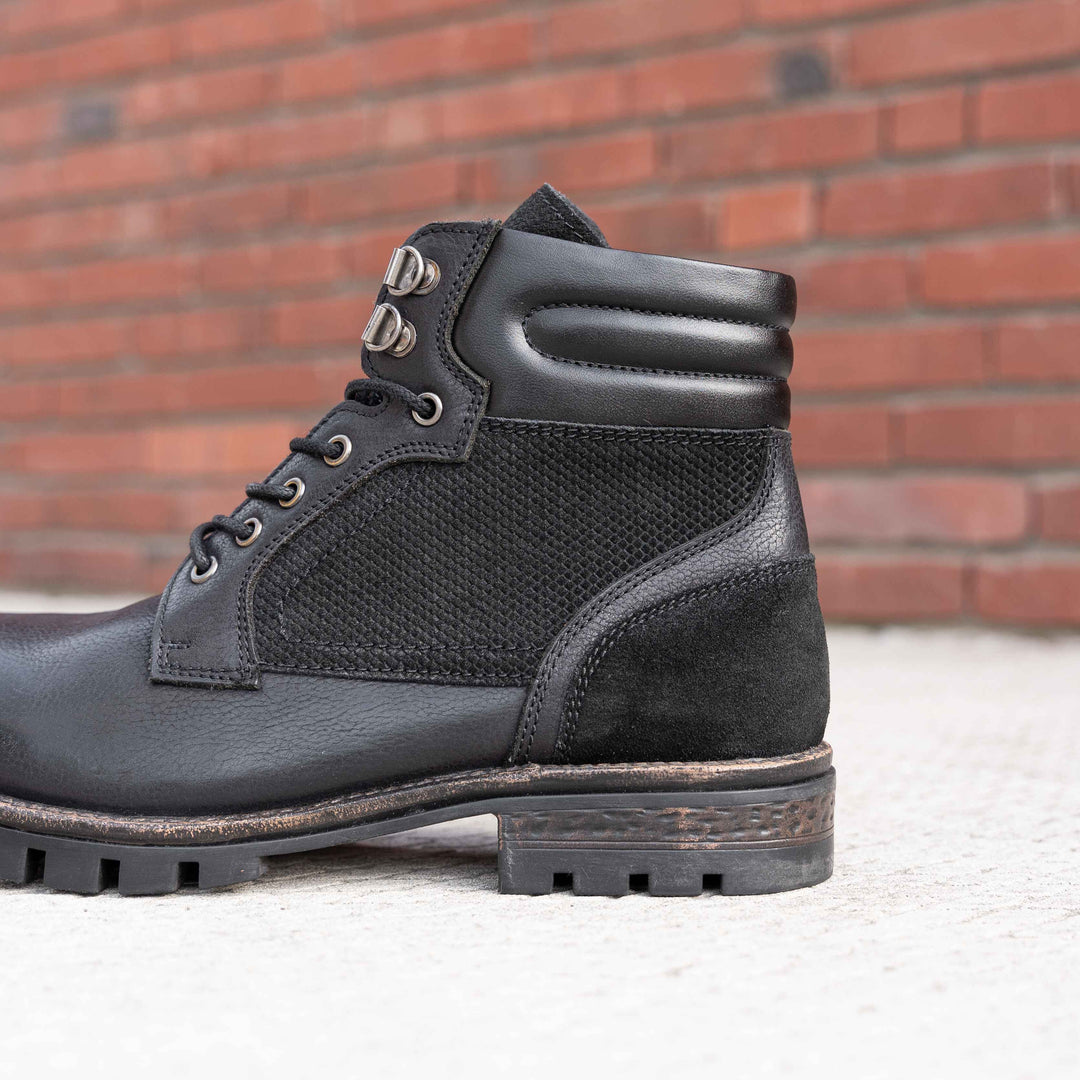 Arlo fekete csipkecsizma