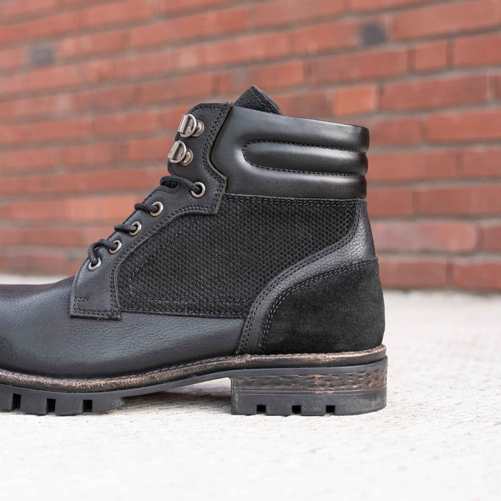 Arlo fekete csipkecsizma