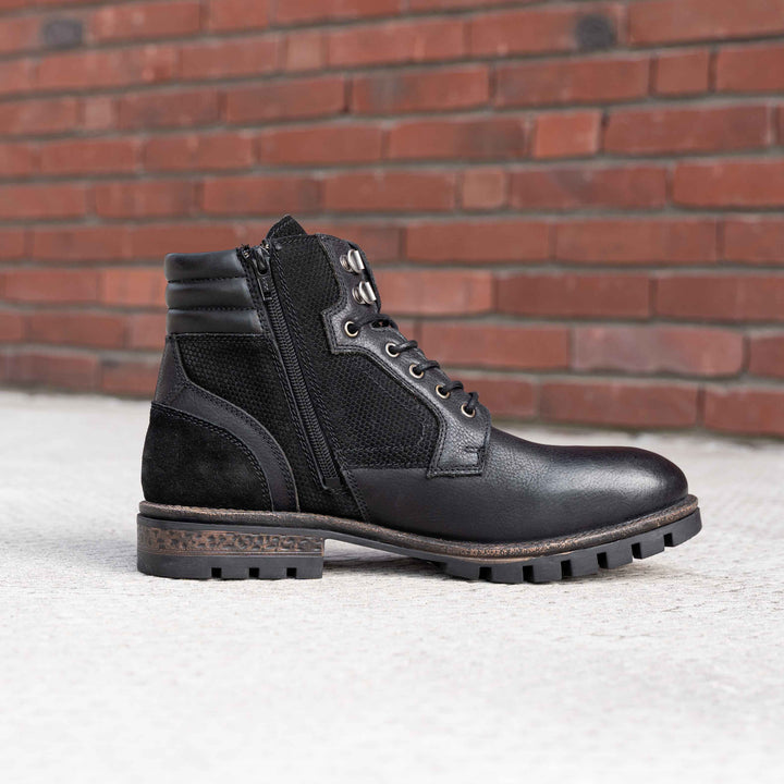 Arlo fekete csipkecsizma