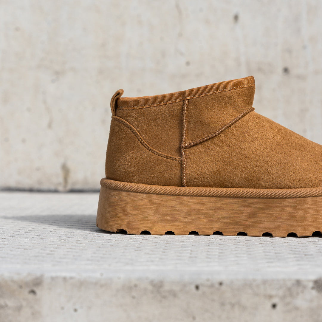 Isla rövid csizma konyak színben