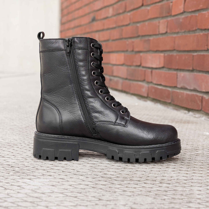 Aria fűzős csizma, fekete