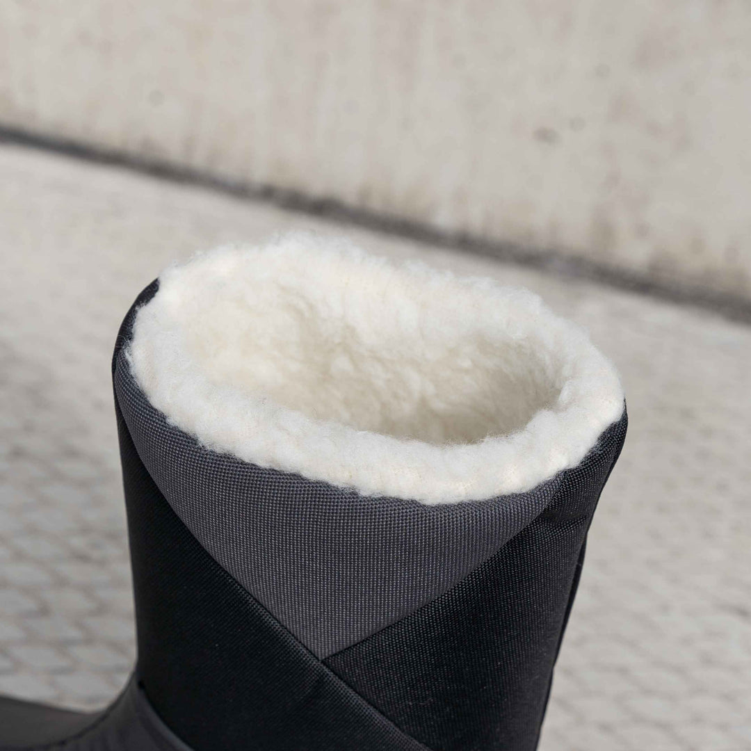 Therma csizma, fekete