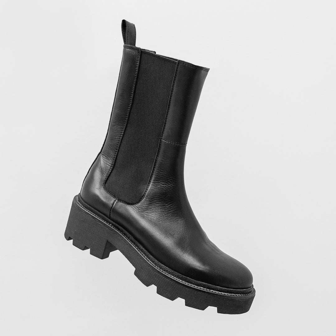 Sobra magas chelsea fekete