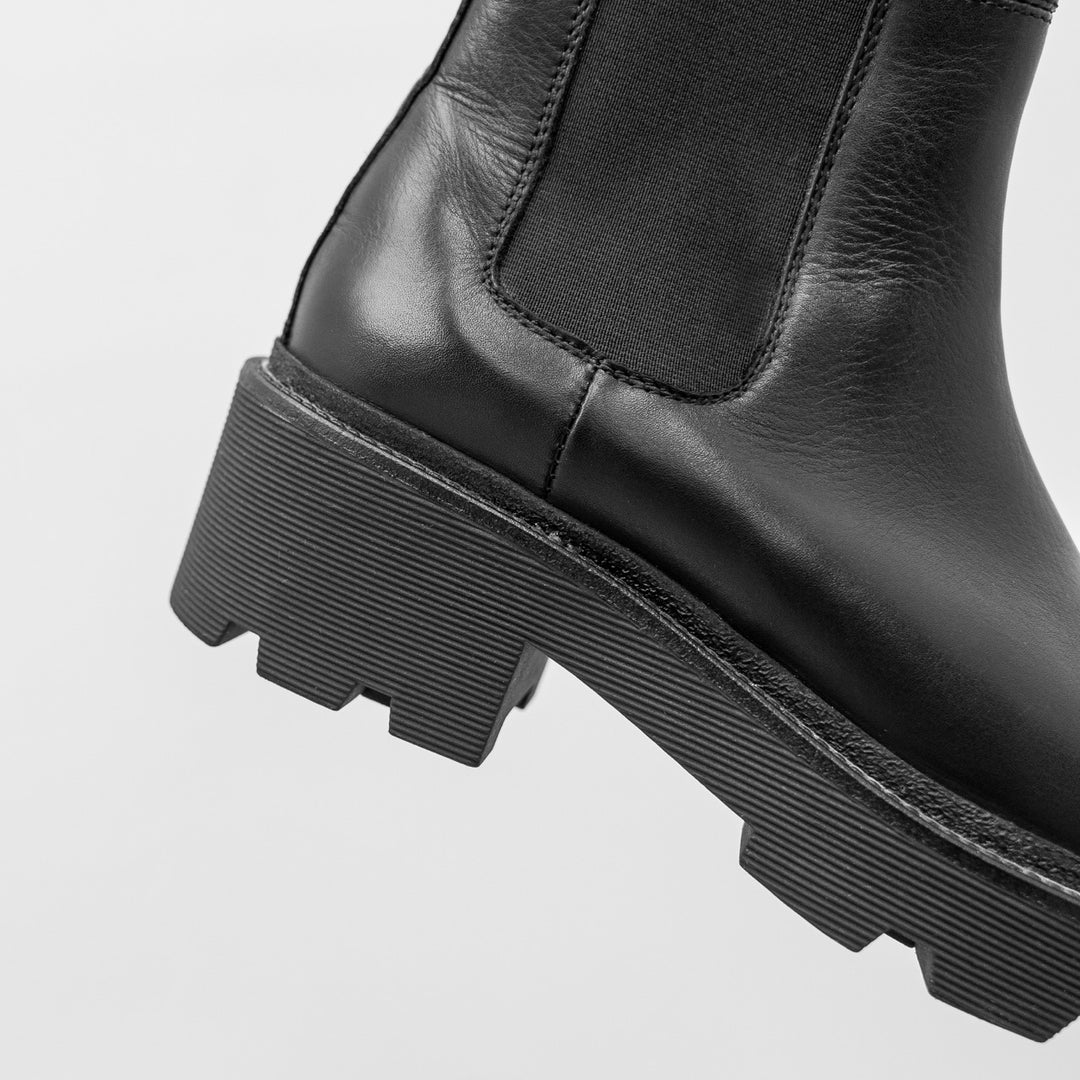 Sobra magas chelsea fekete