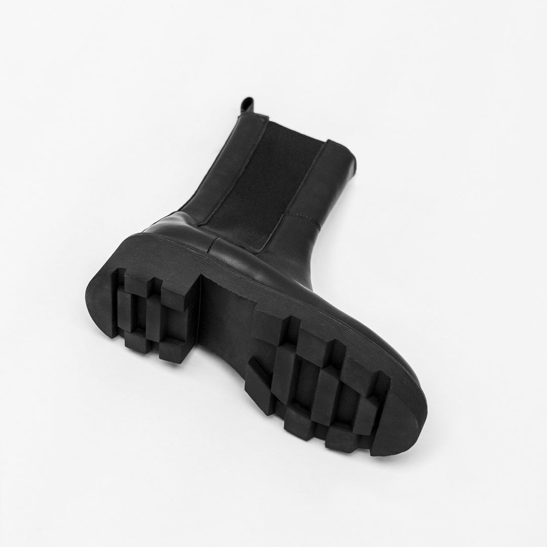 Sobra magas chelsea fekete