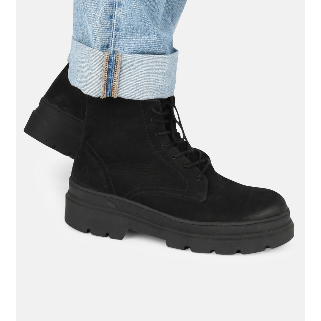 LIAM LACE BOOT Fekete nubuk