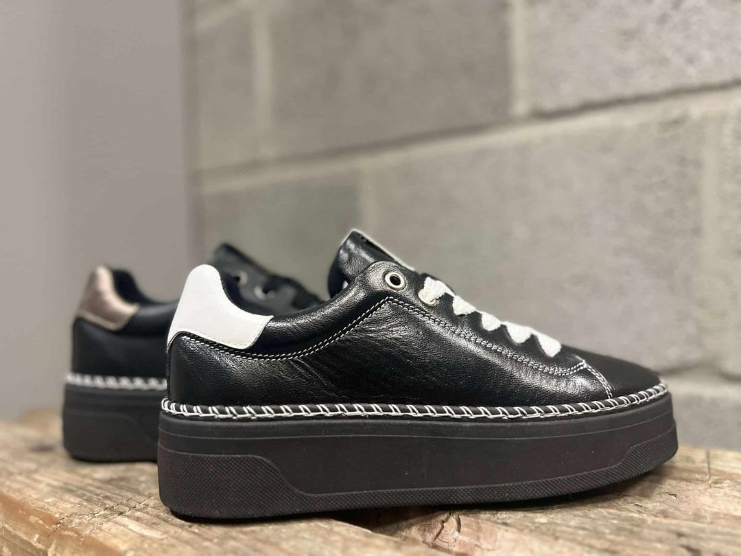 NIN SNEAKER Fekete bőr