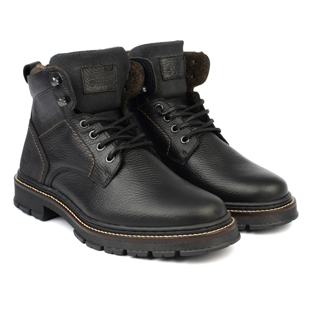 Pireneus fekete csizma