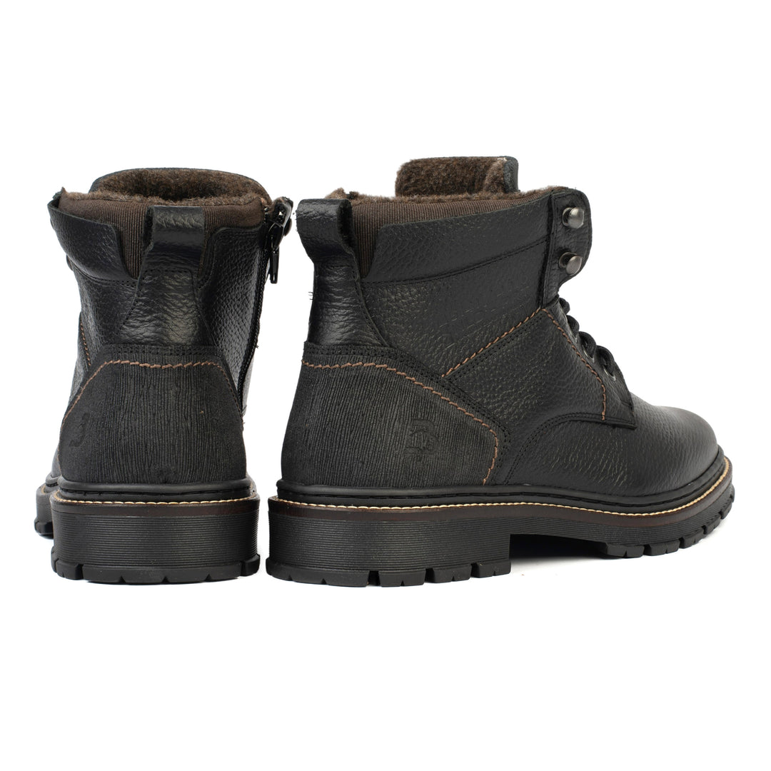 Pireneus fekete csizma