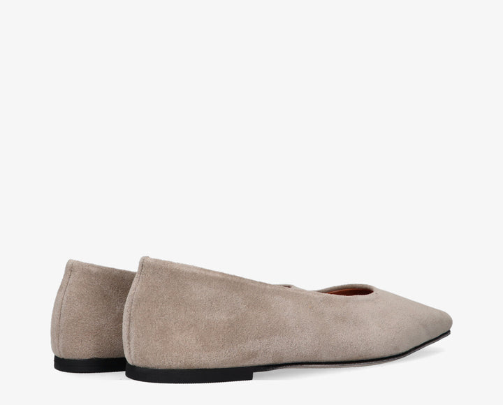 Rea, a balerina, bézs színű