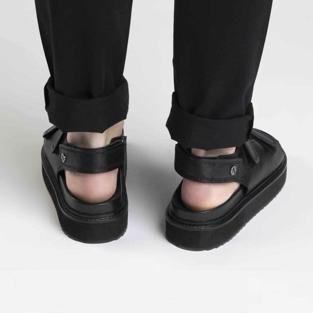 SOBA SANDAL fekete bőr szandál