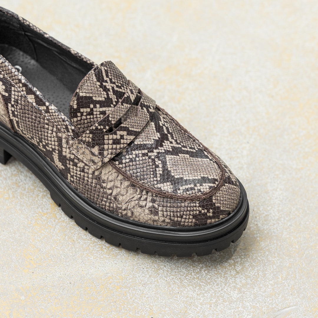 LEYTON LOAFER SADDLE Lt.taupe Snake