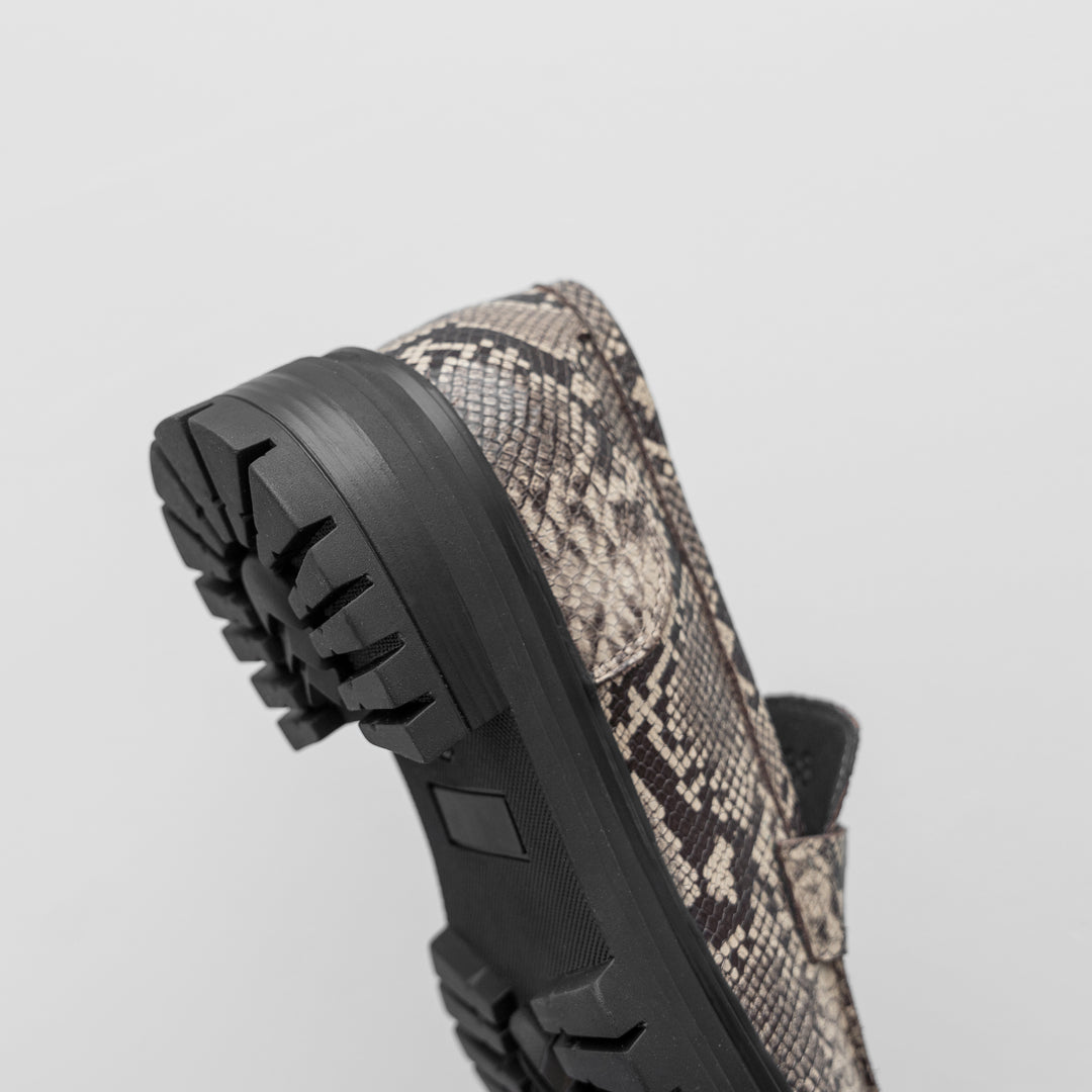 LEYTON LOAFER SADDLE Lt.taupe Snake