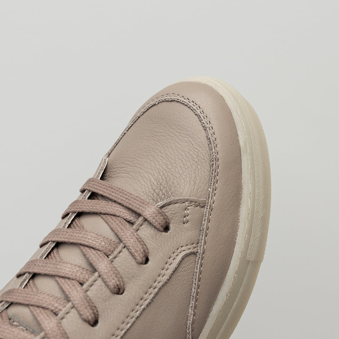 CAYENNE RETRO LOW taupe mart bőr sneaker